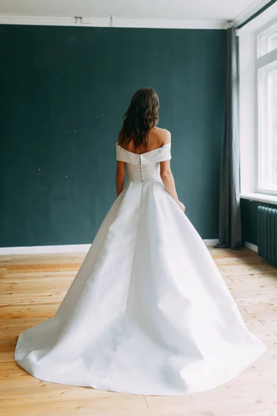 Casamento Conceito Noiva Europeia Contemporânea Buquê Flores Taxas Interior Studio — Fotografia de Stock