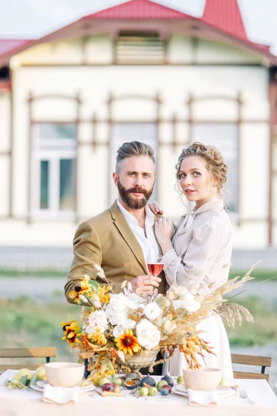 Casamento Com Amigos Próximos Pôr Sol Sua Casa Estilo Americano — Fotografia de Stock