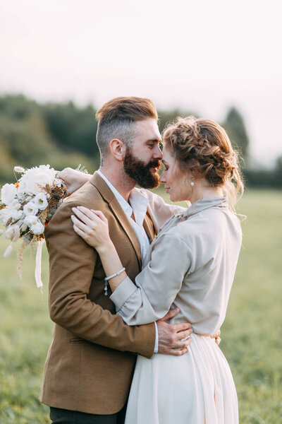 Wedding in American style, on a ranch with a horse. Walk couples in the fields at sunset, with friends and on horseback. Modern couple and ideas for the ceremony.