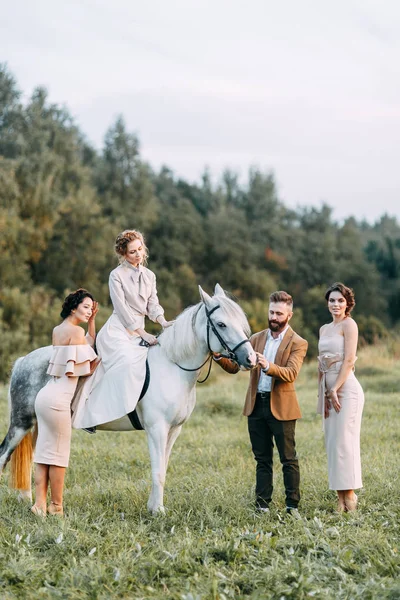 Casamento Estilo Americano Num Rancho Com Cavalo Caminhe Casais Nos — Fotografia de Stock