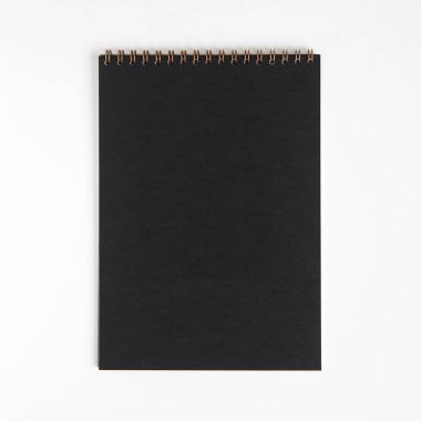 Dizüstü bilgisayar ve dizüstü küme. Arka plan ve Flatley kesip. İşyeri blogger makyaj sanatçı kaş.