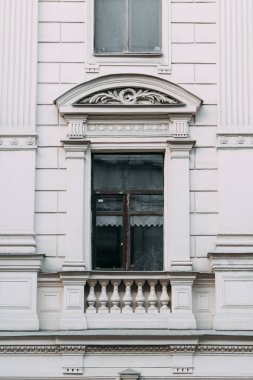 Tarihi binaların mimari unsurları. St. Petersburg sokaklarında. Tapınak ve Müze şehir.