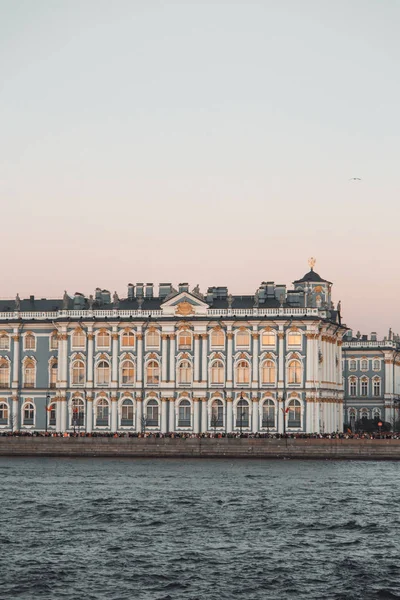 Formalną Architektury Sankt Petersburgu Mosty Nabrzeże Rzeki Newy Zachód Słońca — Zdjęcie stockowe