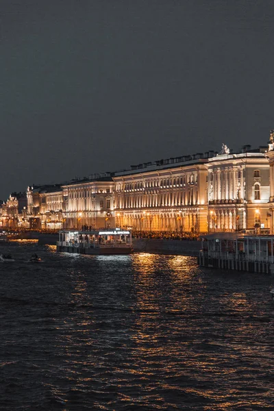Formalną Architektury Sankt Petersburgu Mosty Nabrzeże Rzeki Newy Zachód Słońca — Zdjęcie stockowe