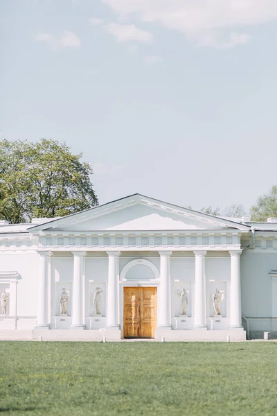 Muzea Ostrově Elagin Léto Petrohradu Jasnými Budovami Architektura Výzdoba Prvky — Stock fotografie