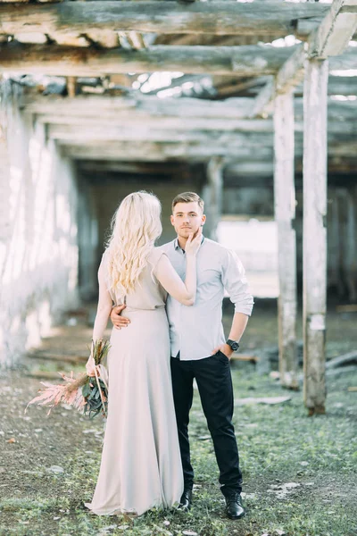 Hochzeit Europäischen Stil Auf Dem Bauernhof Altes Verlassenes Gebäude Kunst — Stockfoto