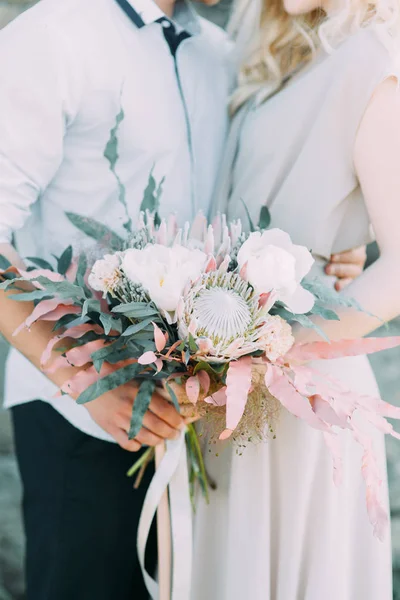 Mariages Dans Les Montagnes Près Des Rochers Cérémonie Dans Style — Photo