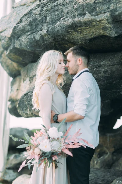 Vigseln Bergen Naturen Dekor Stil Med Konst Sommaren Stiliserade Fotosession — Stockfoto