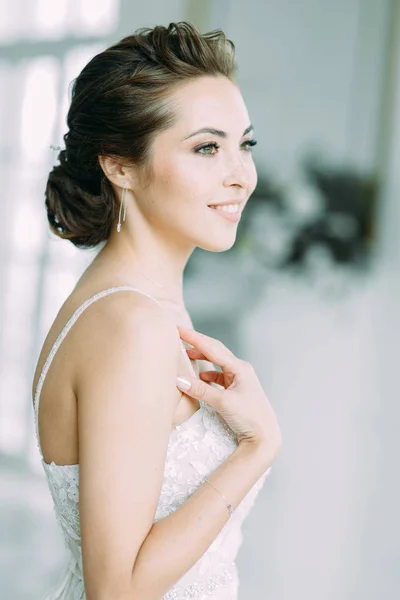 Bela Noiva Estúdio Branco Casamento Russo São Petersburgo Retrato Detalhes — Fotografia de Stock