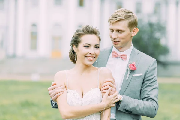 Stijlvolle Bruiloft Sint Petersburg Elagin Eiland Het Kasteel Achtergrond Wandelen — Stockfoto
