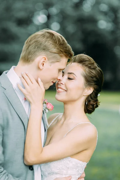 Casamento Elegante São Petersburgo Ilha Elagin Castelo Fundo Sessão Fotos — Fotografia de Stock