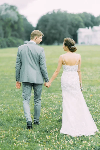 Stylish Wedding Petersburg Elagin Island Castle Background Walking Photo Session — Stock Photo, Image