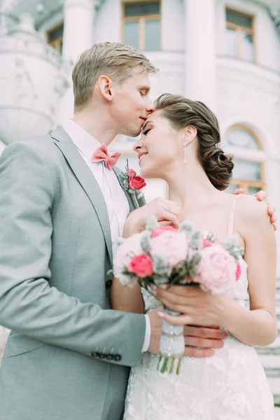 Elegante Boda San Petersburgo Boda Rusa Estilo Europeo Ciudad Castillo —  Fotos de Stock