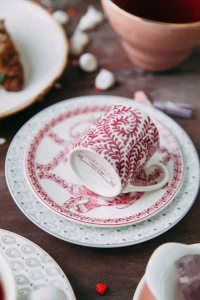 Croissants Una Mesa Elegante Con Café Postres Estilo Comida Diseño — Foto de Stock