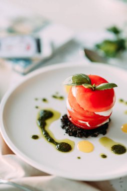 Tatlılar dekor ile menu için. Restoran yemekleri ile güzel bir porsiyon.