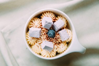 Tatlılar dekor ile menu için. Restoran yemekleri ile güzel bir porsiyon.