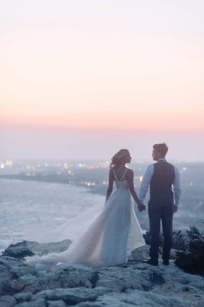 Bruiloft Bergen Bij Zonsondergang Het Strand Van Cyprus Het Gelukkige — Stockfoto