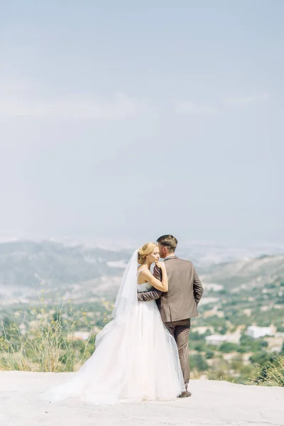 Düğün Iki Gün Batımında Kıbrıs Dağlarda Güzel Panoramik Manzarası Mutlu — Stok fotoğraf