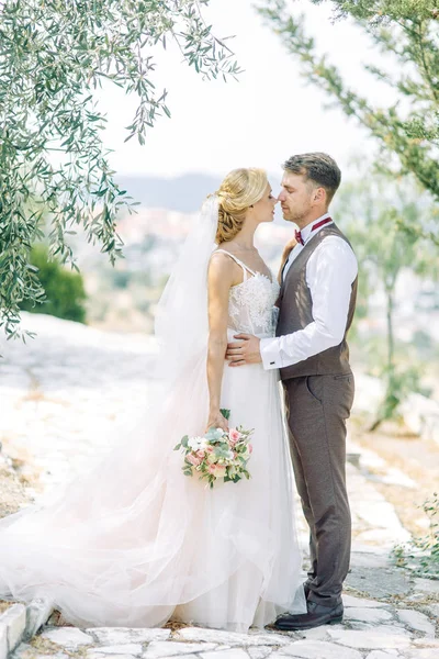 Wedding Couple Mountains Sunset Cyprus Beautiful Panoramic View Happy Couple — Stock fotografie