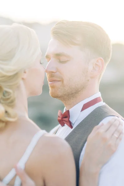 Wedding Couple Mountains Sunset Cyprus Beautiful Panoramic View Happy Couple — Stock fotografie