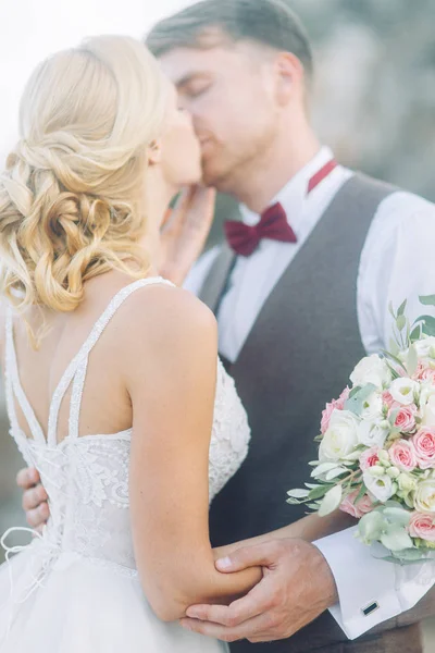 Wedding Couple Mountains Sunset Cyprus Beautiful Panoramic View Happy Couple — Stock fotografie