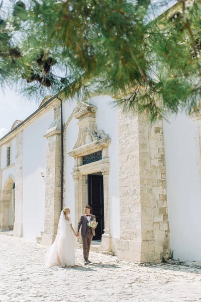 Wedding City Streets Cyprus Beautiful Couple Walking Laughing Architecture City — Stockfoto