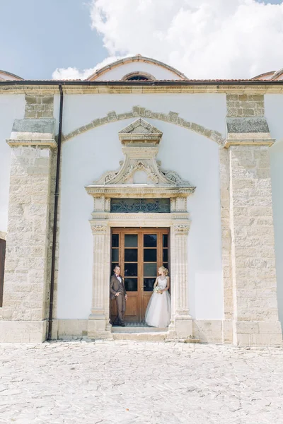 Wedding City Streets Cyprus Beautiful Couple Walking Laughing Architecture City — Zdjęcie stockowe