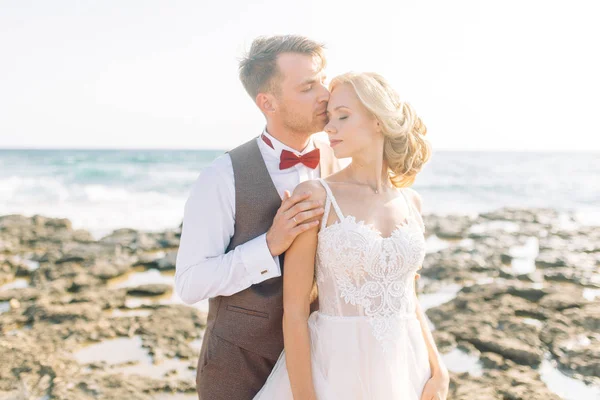 Foto Casamento Atirar Praia Casal Pôr Sol Passeios Abraços Risos — Fotografia de Stock