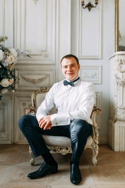 Damat Deluxe otel hazırlıkları. erkek gömlek ve ceket.