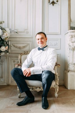 Damat Deluxe otel hazırlıkları. erkek gömlek ve ceket.