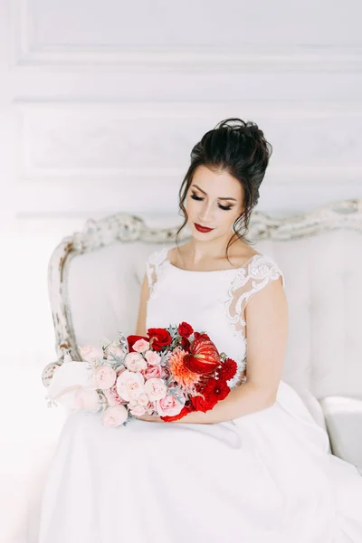 Beautiful Girl Wedding Dress Bouquet Bride Bright Sunny Studio — Stock Photo, Image
