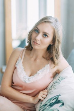  Fees and photo shoot in the interior Studio. Morning of the bride dress in the boudoir, in bed.