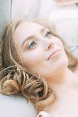  Fees and photo shoot in the interior Studio. Morning of the bride dress in the boudoir, in bed.