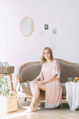  Fees and photo shoot in the interior Studio. Morning of the bride dress in the boudoir, in bed.