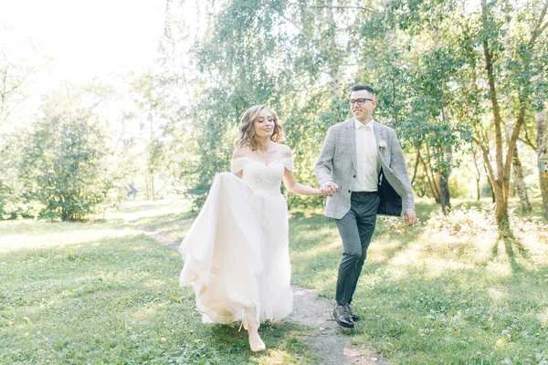 Wedding Couple Walking Park Photo Shoot European Style Nature — Stock Fotó