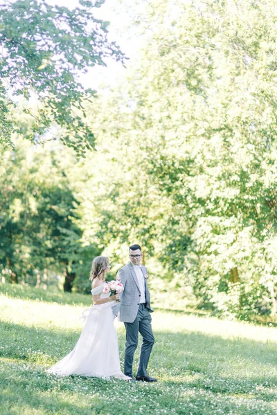 Wedding Couple Walking Park Photo Shoot European Style Nature — Stok fotoğraf