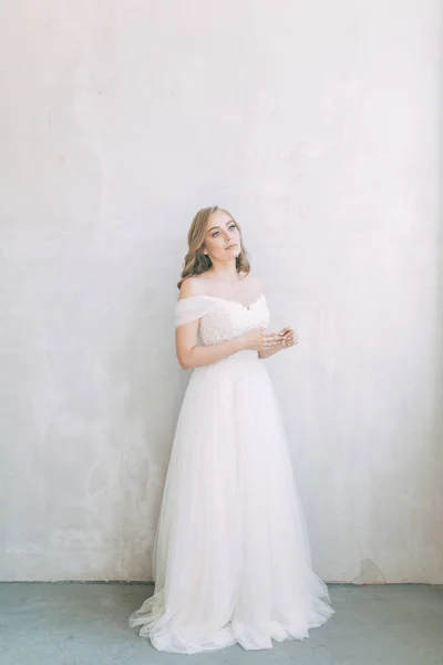 Taxas Interior Estúdio Estilo Europeu Noiva Vestido Casamento Branco — Fotografia de Stock