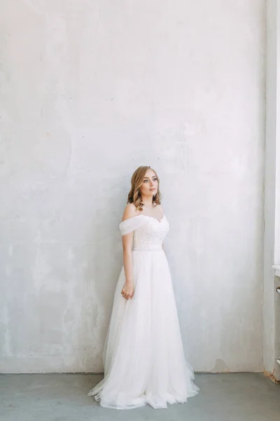 Taxas Interior Estúdio Estilo Europeu Noiva Vestido Casamento Branco — Fotografia de Stock