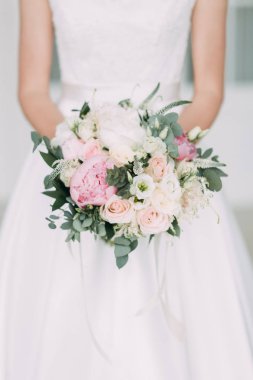 Parlak Studio gelin buket düğün. Güzel Sanatlar tarzı dekor.