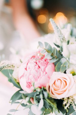 Parlak Studio gelin buket düğün. Güzel Sanatlar tarzı dekor.