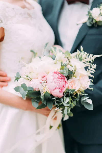 Bouquet Sposa Della Sposa Uno Studio Luminoso Arredamento Nello Stile — Foto Stock