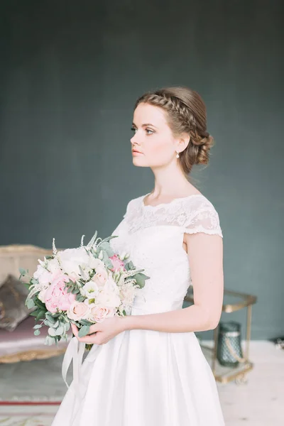 Die Braut Befindet Sich Einer Teuren Dunklen Studio Suite Hochzeit — Stockfoto