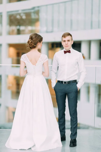 Casal Bonito Noiva Noivo Casamento Estilo Europeu Arte Fina — Fotografia de Stock