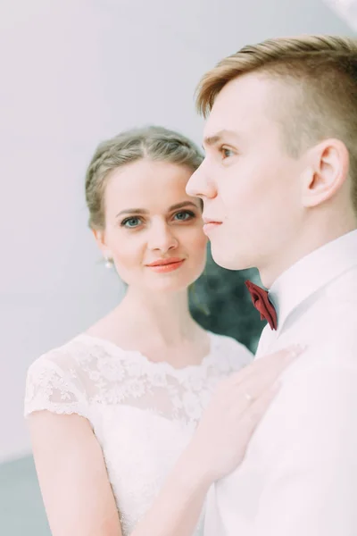 Güzel Çift Gelin Damat Avrupa Tarzı Güzel Sanatlar Düğün — Stok fotoğraf