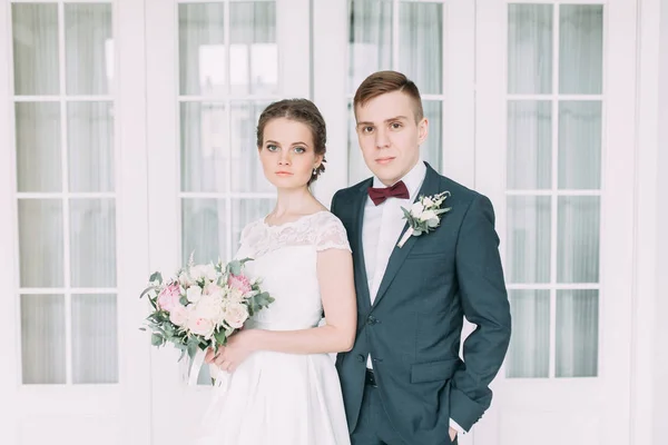 Hermosa Pareja Estudio Pie Bailando Boda Estilo Europeo Bellas Artes — Foto de Stock