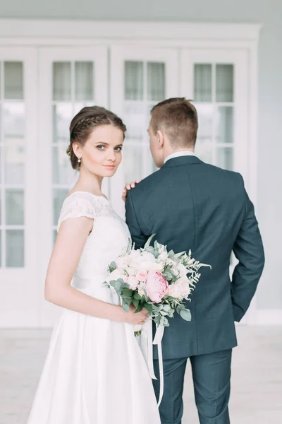 Beau Couple Dans Studio Debout Dansant Mariage Dans Style Européen — Photo