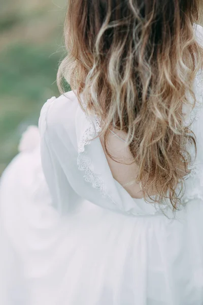 Boudoir Morgenbraut Der Natur Einem Weißen Kleid Hochzeitsserie Klippen Und — Stockfoto