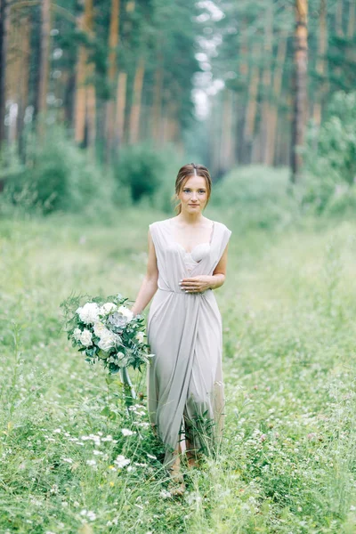 Boudoir Photo Shoot Bride Woods Bouquet Flying Dress Beautiful Girl — Stock Photo, Image