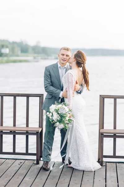 Young Couple Newlyweds Pier Water Wedding Photo Shoot Sunset — Stock Photo, Image