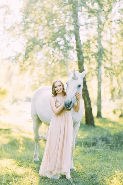 Séance Photo Aérienne Coucher Soleil Dans Forêt Avec Cheval Une — Photo